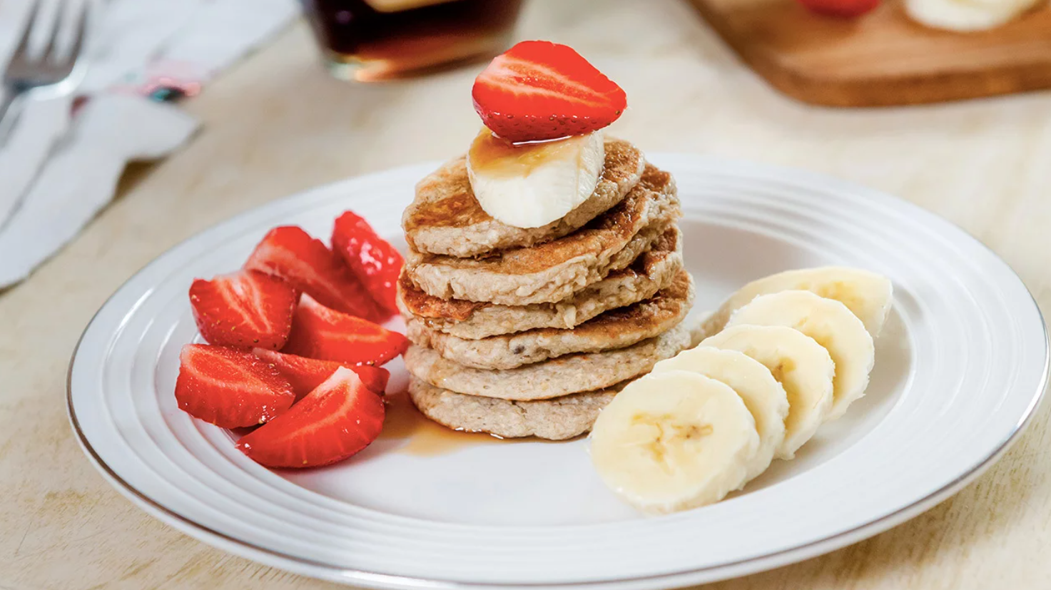 hotcakes con fresa y platano