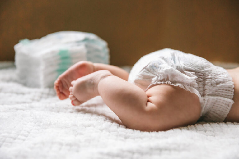 ¿Cuándo los bebés dejan los pañales de recién nacido?